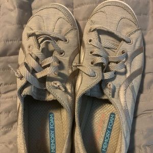 Skechers tan sneakers